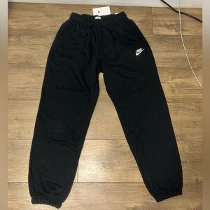 Nike Women’s Black Fleece Oversized Mid-Rise Sweatpants